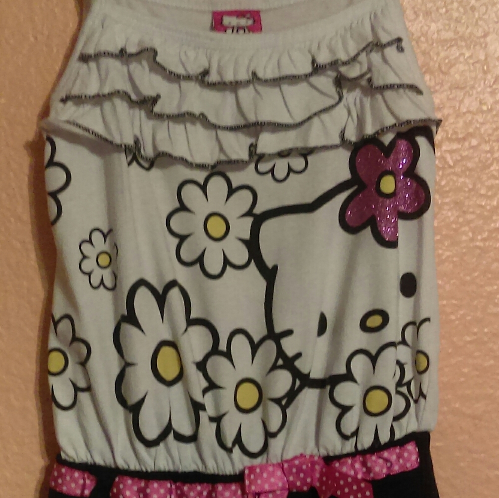Hello Kitty romper - Picture 2 of 5